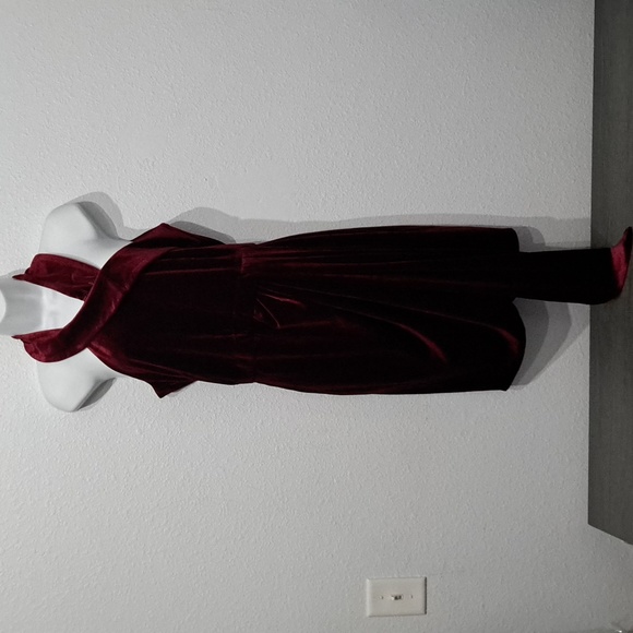 Belle Badgley MischkaJade Velvet Halter Neck Dress - Picture 4 of 8